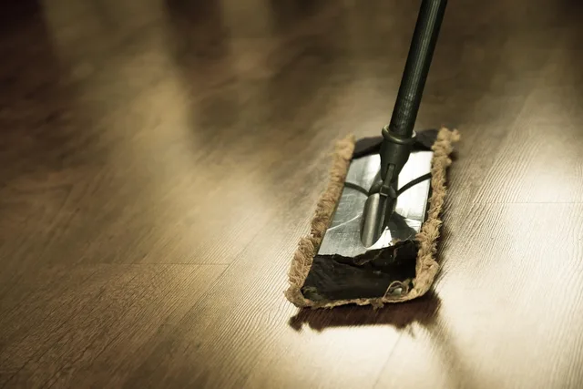 cleaning, washing, mop, cleaning, cleaning, cleaning, mop, mop, mop, mop, mop. Pulizia dei locali commerciali: capitolato e norme
